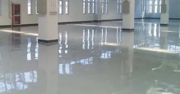蘇州環(huán)氧地坪廠家，如何理解水泥基自流平砂漿?水泥基自流平地面是超平地面嗎？